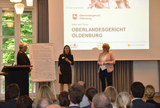 Bild: Frau Präsidentin des Oberlandesgerichts van Hove auf dem Diversity-Tag in Oldenburg